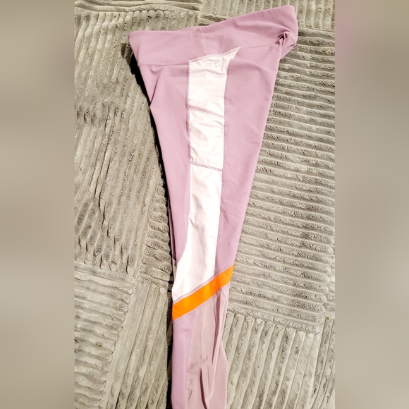 💜🧡 FABLETICS LEGGINGS - Picture 2 of 5